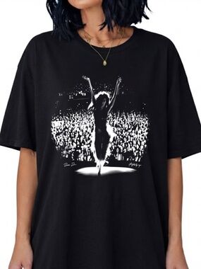 Olivia Dean Tour Concert Crowd Stage Vintage Black T-Shirt
